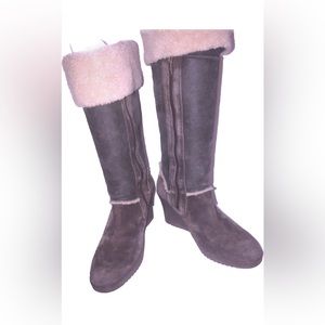 Ugg wedge boots size 8